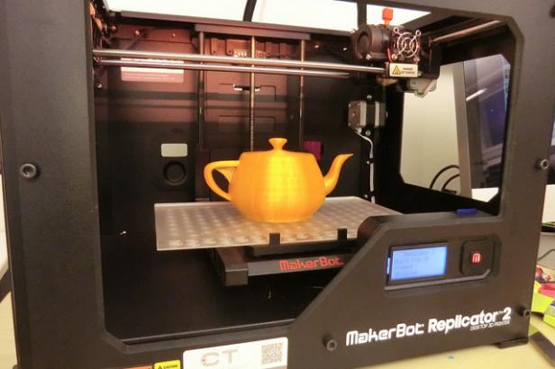 A Arques-la-Bataille, les imprimantes 3D fabriquent des pince-nez antibuée  qui cartonnent - Le Parisien